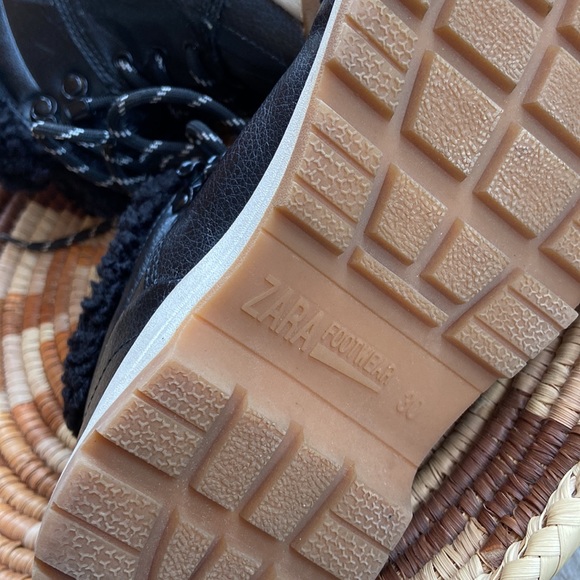 Zara Boys’ Winter Boots - Picture 6 of 6